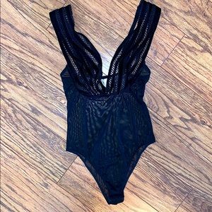 Sexy Plunge Neck Bodysuit 🖤